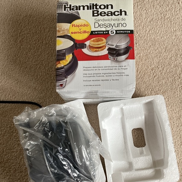 Hamilton Beach Breakfast Sandwich Maker - Picture 9 of 10